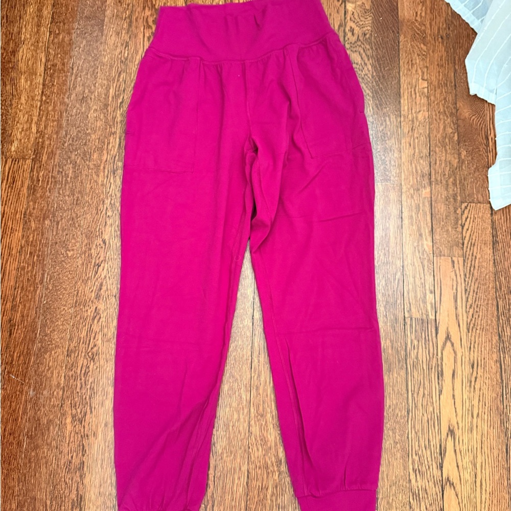 Athleta dark fuchsia salutation joggers size small
